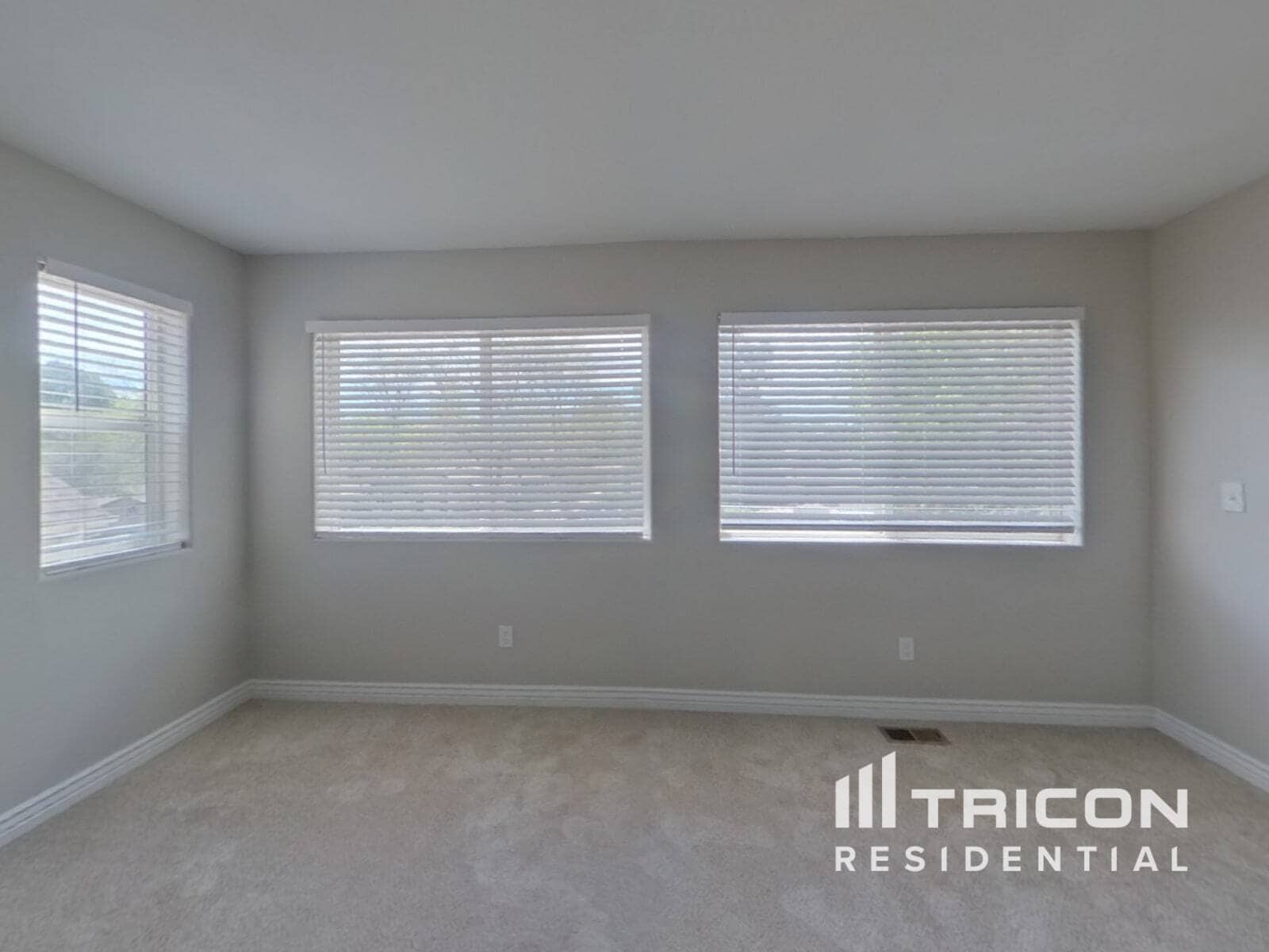 Building Photo - 441 Valley Hi Cir