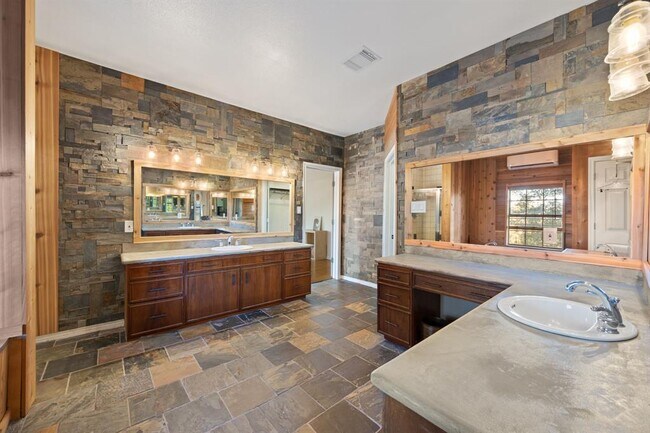 Building Photo - 158 Uriah Dr