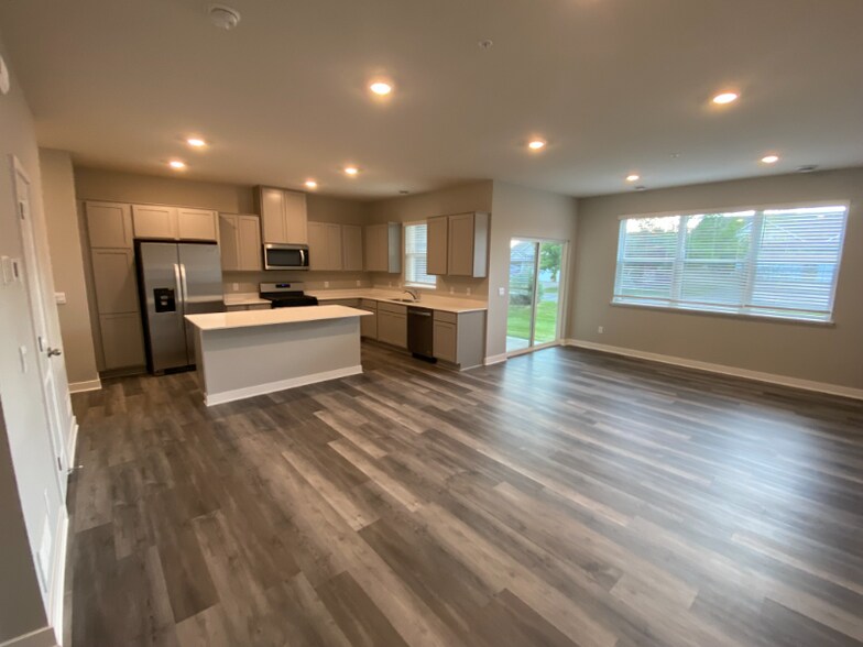 Building Photo - 17079 Dysart Pl