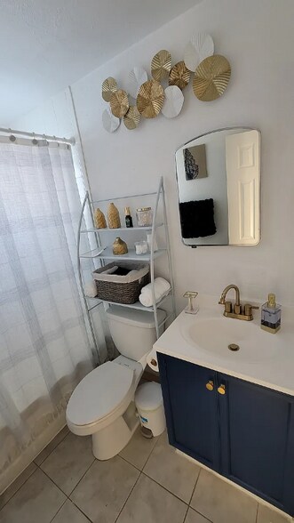 Building Photo - 5211 Julian St