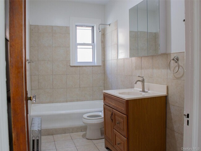 Building Photo - 2863 Coddington Ave