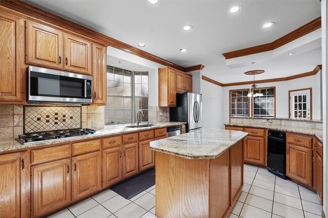 Building Photo - 1903 Port Royal Dr