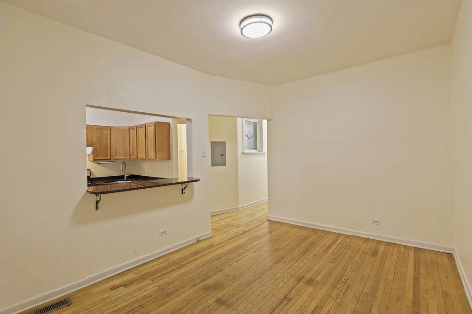 Building Photo - 5120 N Kenmore Ave