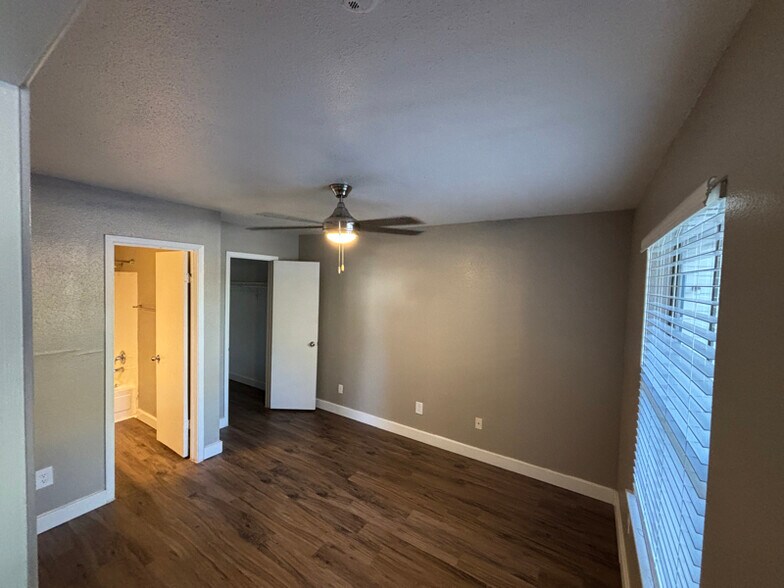 Building Photo - 1400 Clarewood Dr