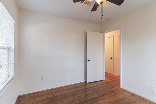 Building Photo - 1305 Bettes St