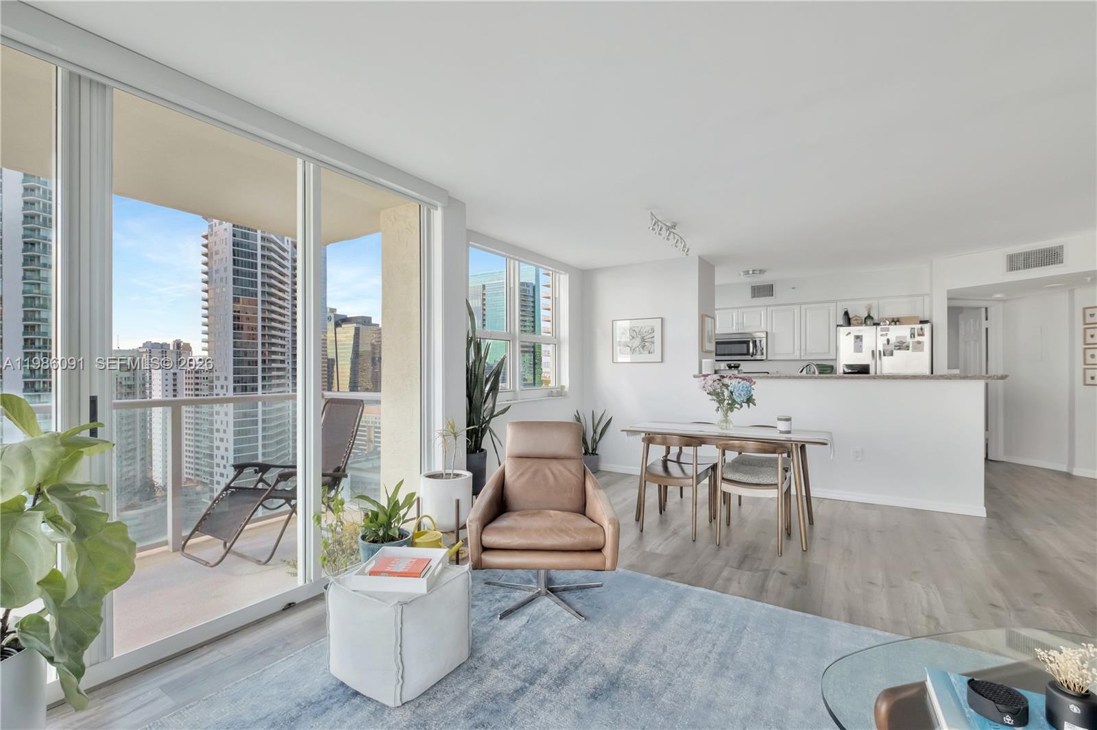 Building Photo - 1155 Brickell Bay Dr