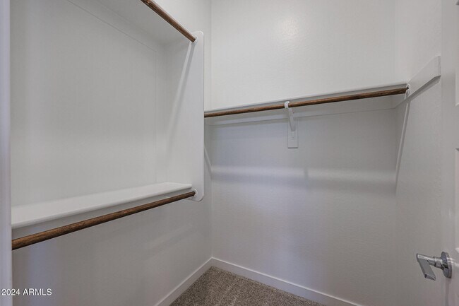 Building Photo - 7606 W Jackrabbit Ln