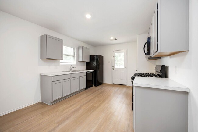 Building Photo - This charming 3-bedroom, 2-bath home, built in 2021