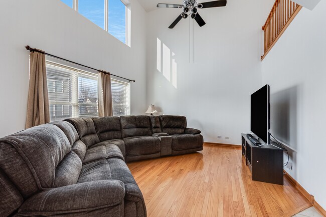 Building Photo - 1544 Suncrest Ln