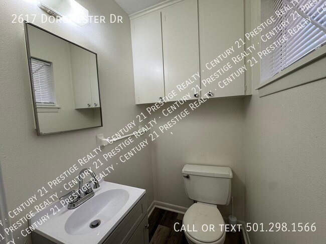 Building Photo - 2617 Dorchester Dr