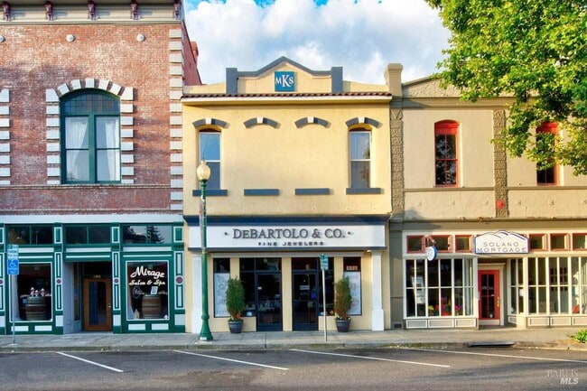 Building Photo - 528 Main St