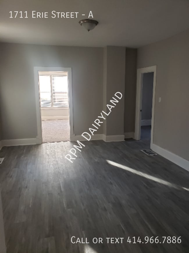 Building Photo - 1711 Erie St