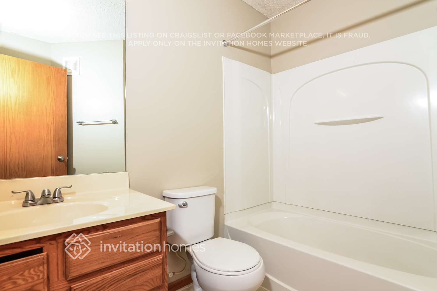 Building Photo - 26678 Oakridge Way