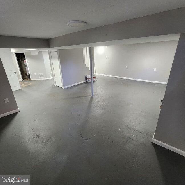 Building Photo - 6512 Hansford St