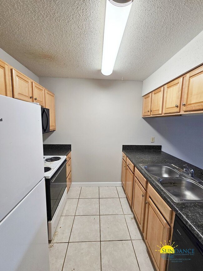 Building Photo - 515-C Landview Drive