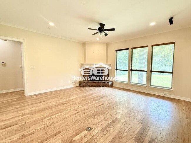 Building Photo - Beautiful 4 Bedroom Home just South of TCU!!!