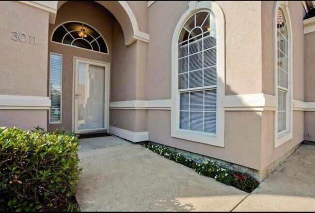 Building Photo - 3011 Bayside Dr