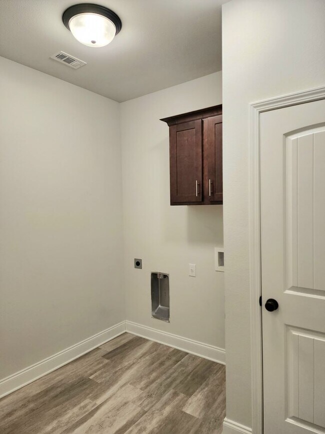 Building Photo - Cypress Gates 3/2 available now!