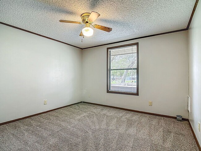 Building Photo - The Sterling - 2 Bedroom 1 Bathroom with inside laundry