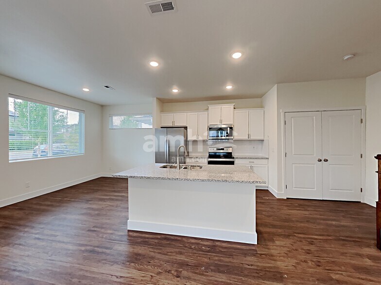 Building Photo - 23379 SE Dogwood St