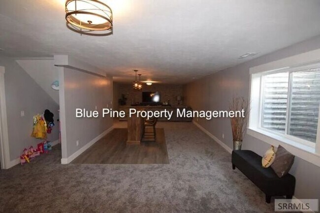 Building Photo - 705 Birmingham Ln