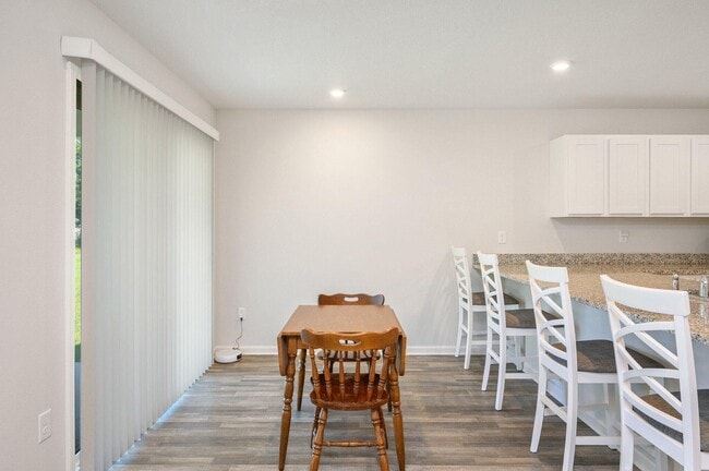 Building Photo - 42 Lockwood Way W