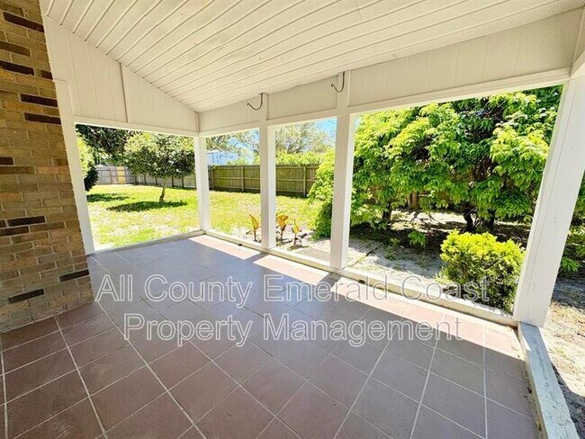 Building Photo - 710 Swan Ln