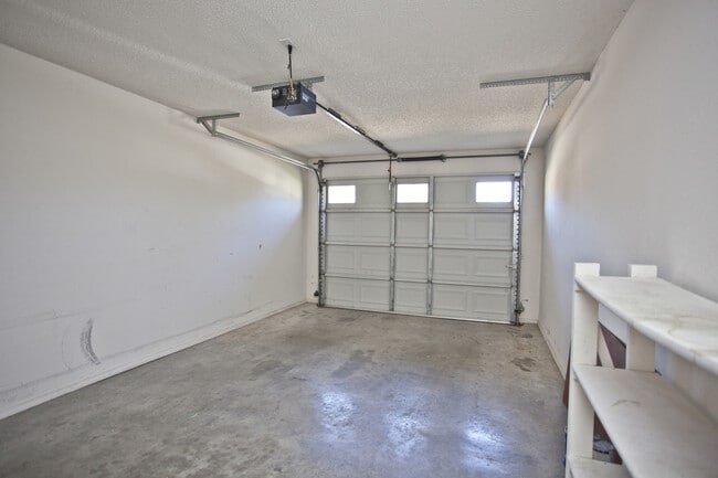 Building Photo - 58B Holly Dr