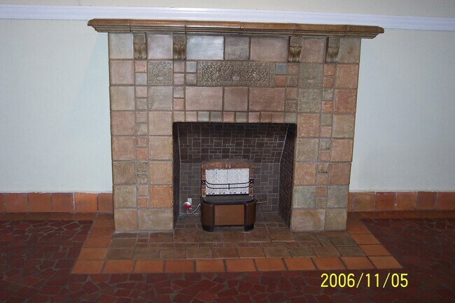 gas fireplace - 1505 Tulane St