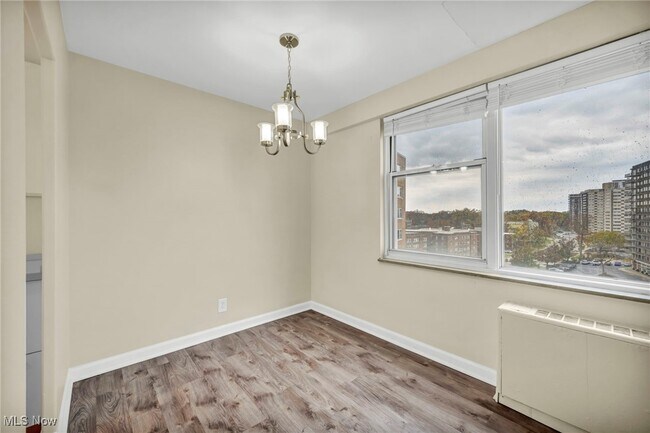 Building Photo - 11850 Edgewater Dr