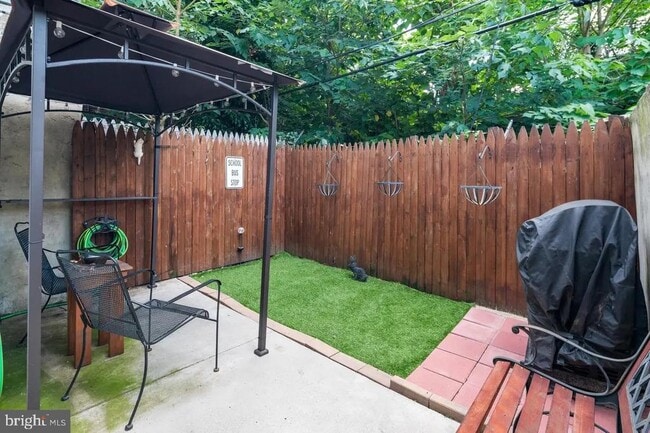 Building Photo - 2016 Oakford St