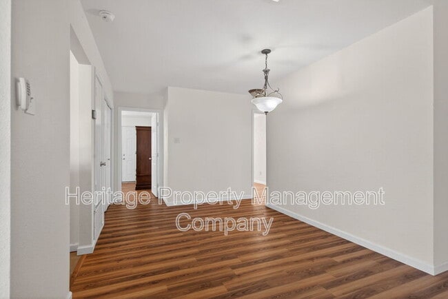 Building Photo - 609 Oak Park Dr