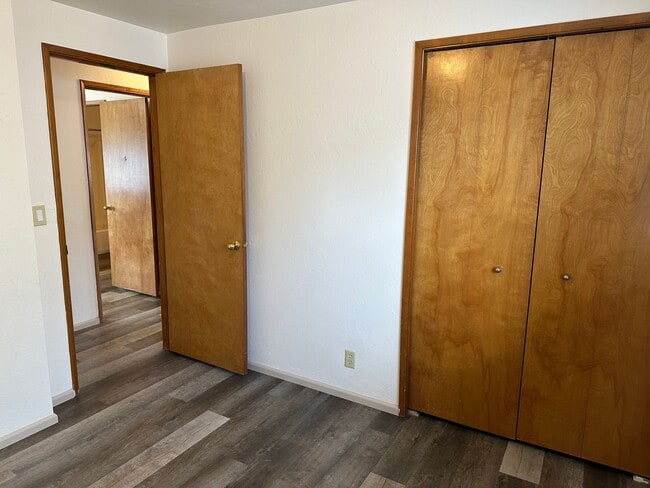 Building Photo - Cute 3-bedroom, 1-bathroom house in Springfield!