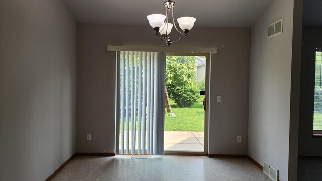 Building Photo - 5153 Oak Valley Dr