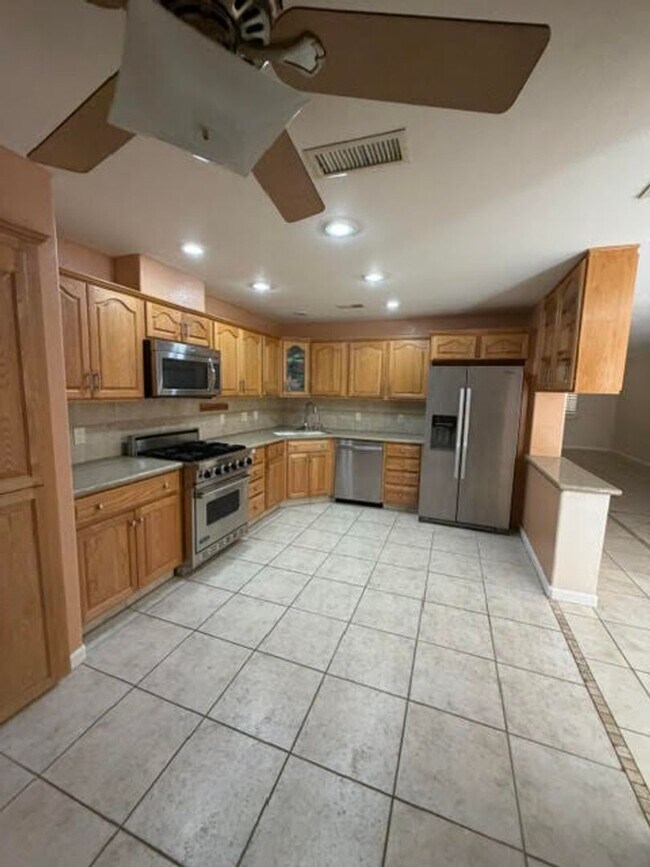 Building Photo - 2208 Rugged Mesa Dr