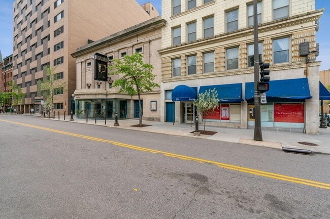 Building Photo - 488 Wabasha St N