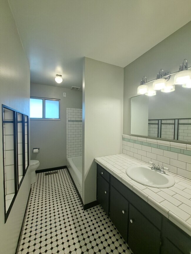 Building Photo - 775 S 2100 E