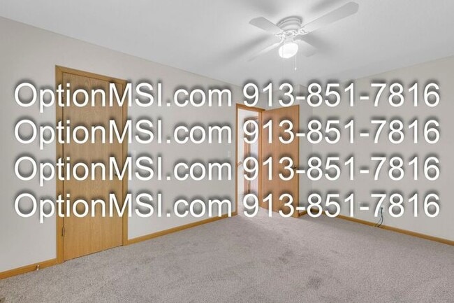 Building Photo - Overland park duplex!