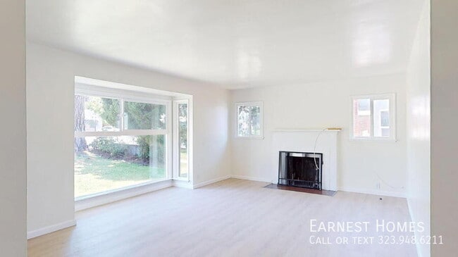 Building Photo - 9802 E Camino Real Ave