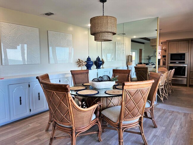 Building Photo - 602 N Shore Dr E