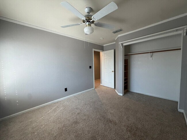 Building Photo - 8420 Oak Flat Way