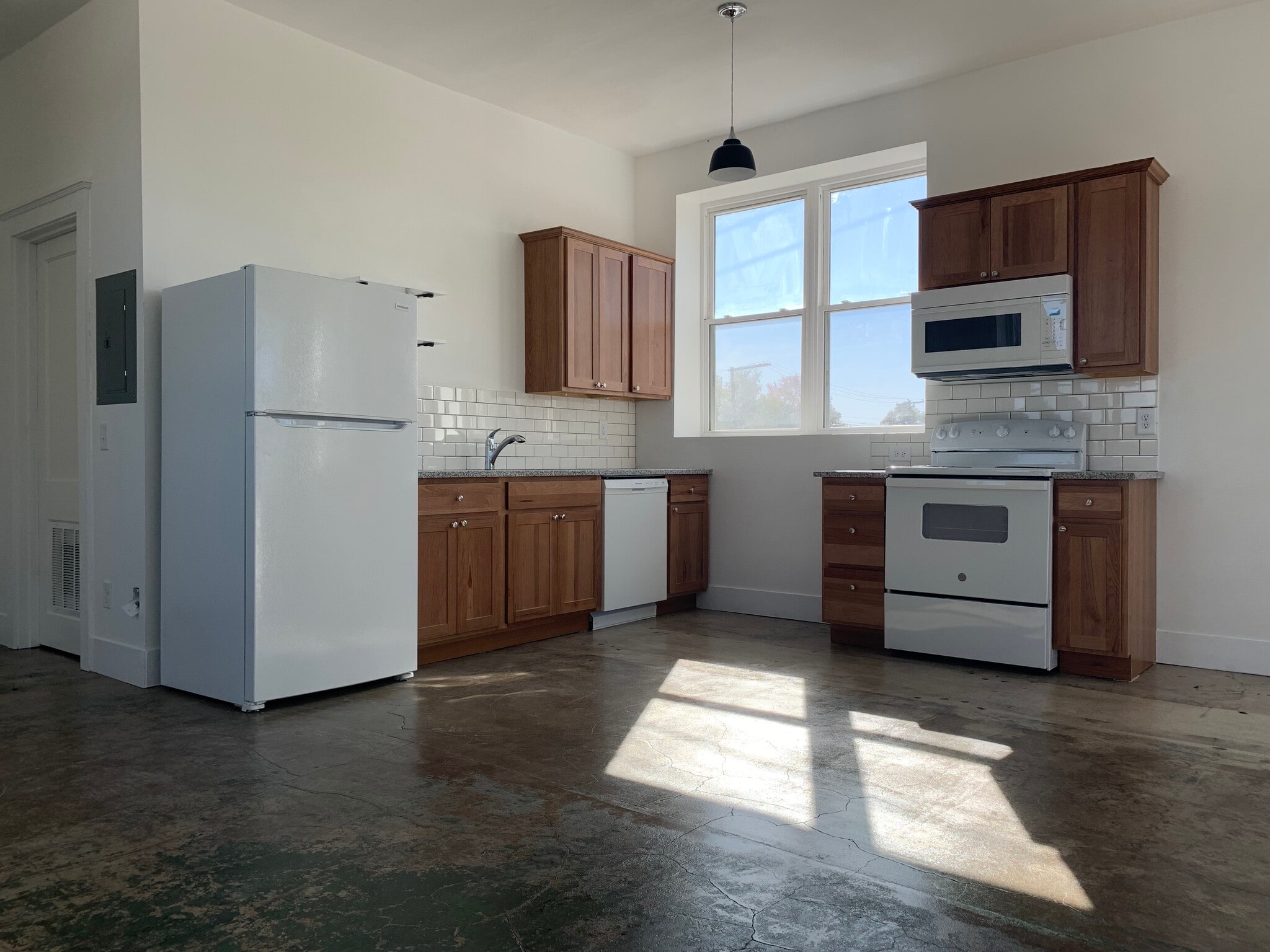 Building Photo - 111 N Walnut St