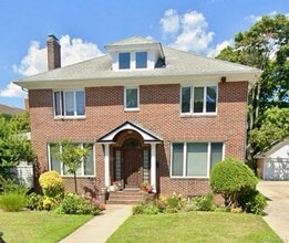 Building Photo - 128 Hards Ln