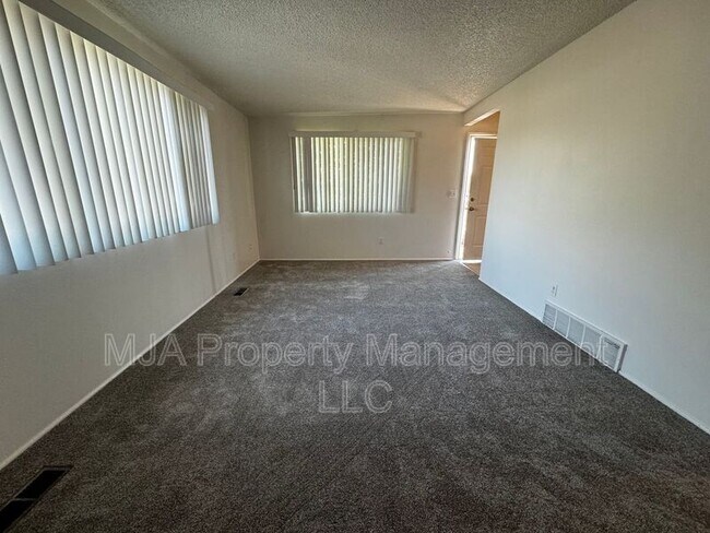 Building Photo - 4735 S 1900 W