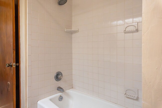 Building Photo - 5806 Bombadil Ct