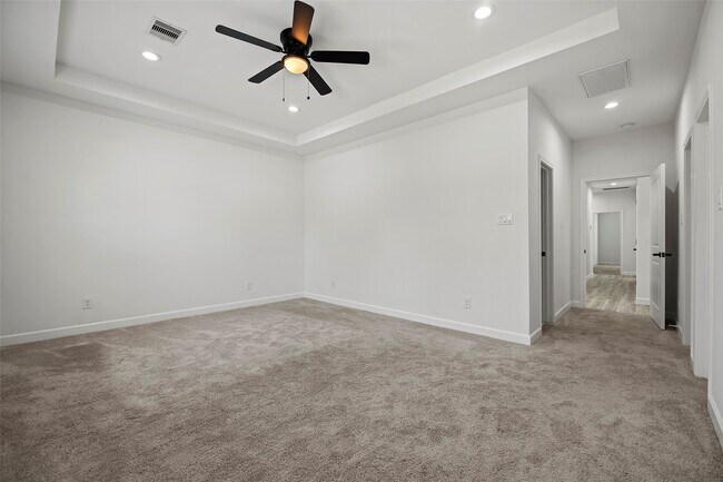 Building Photo - 1071 St Clair St