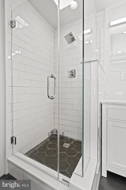 Building Photo - 328 S 15th St