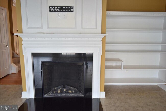 Building Photo - 2251 Oberlin Dr