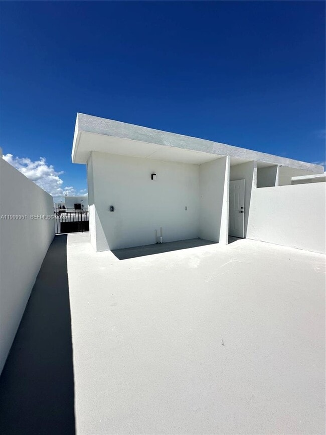 Building Photo - 14577 SW 261 St Ter