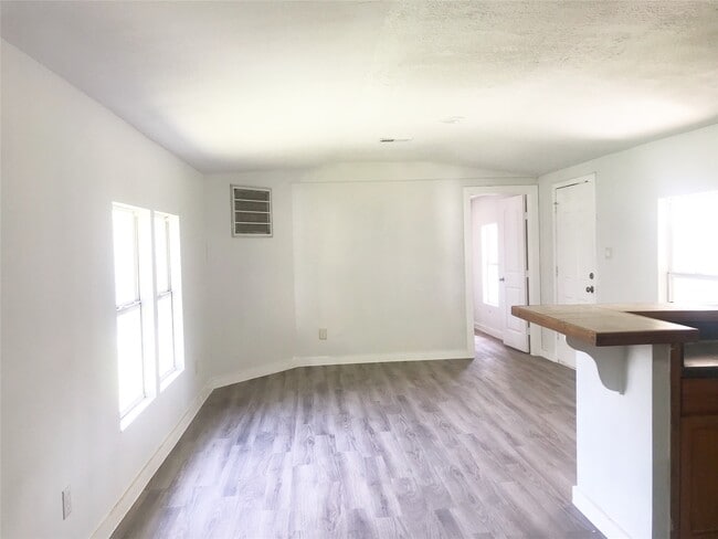 Building Photo - 3510 Fox Dr